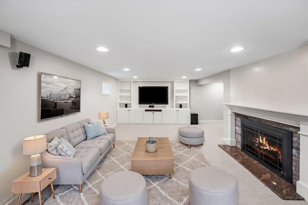 30 Meadow Dr