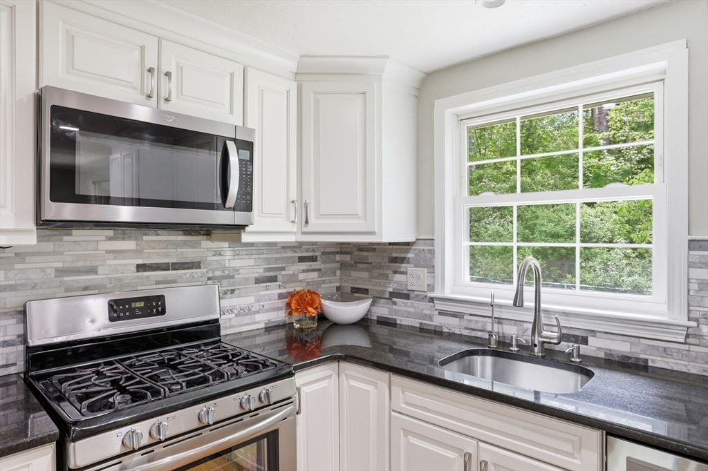 33 Simon Willard Rd