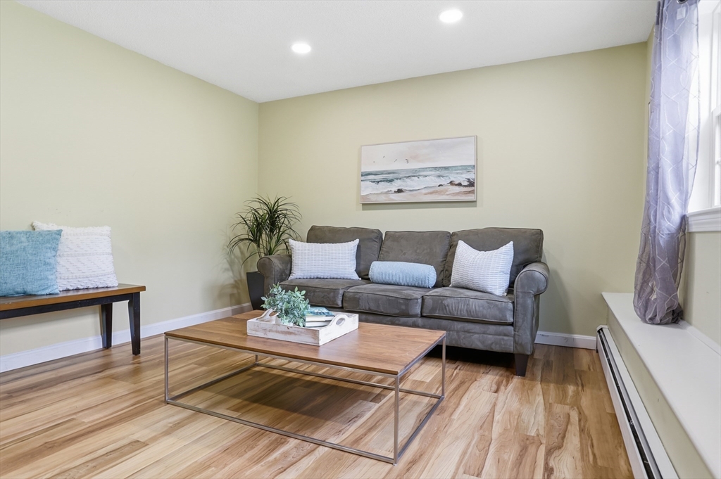 33 Simon Willard Rd