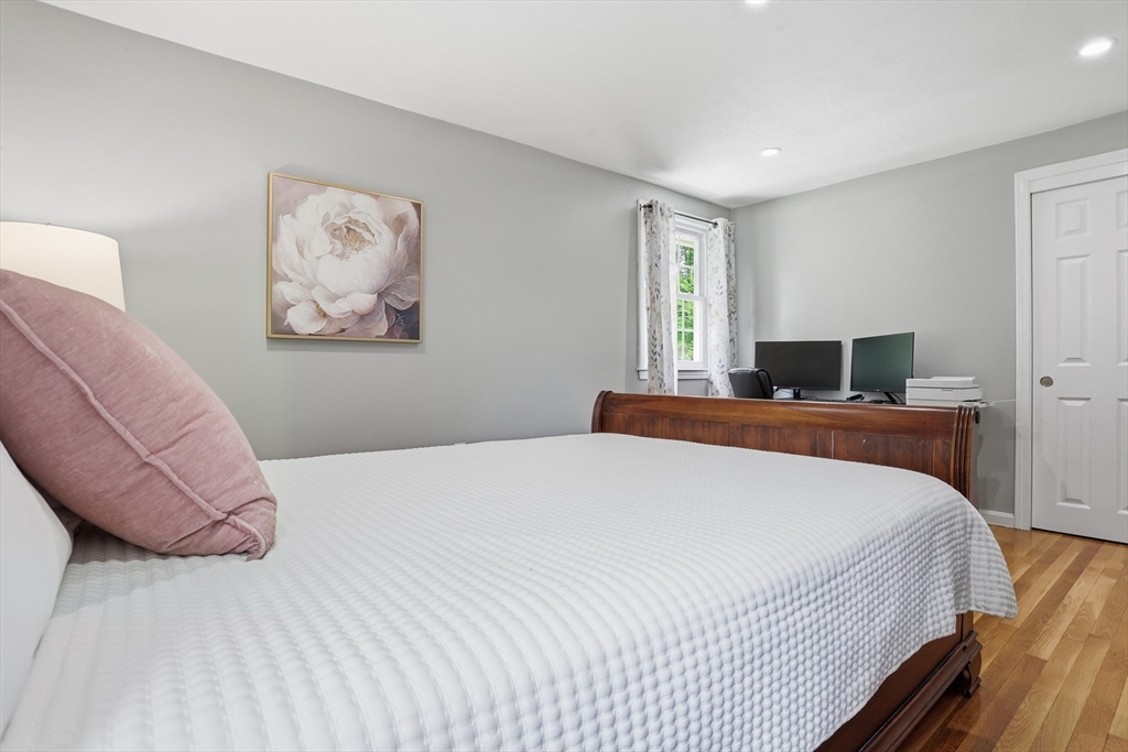 33 Simon Willard Rd
