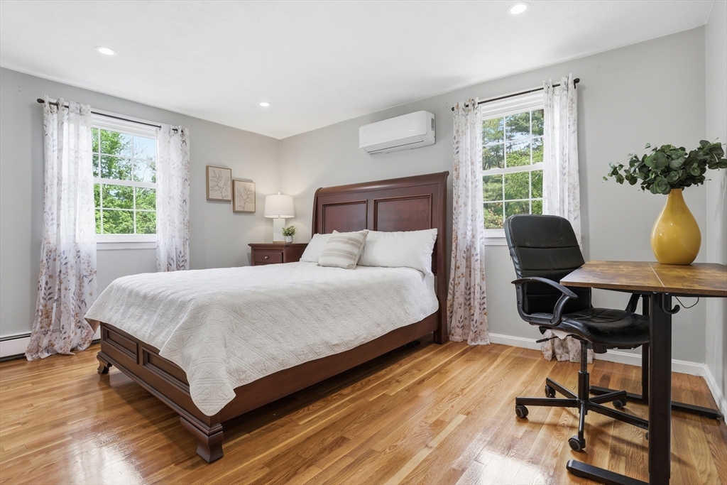 33 Simon Willard Rd
