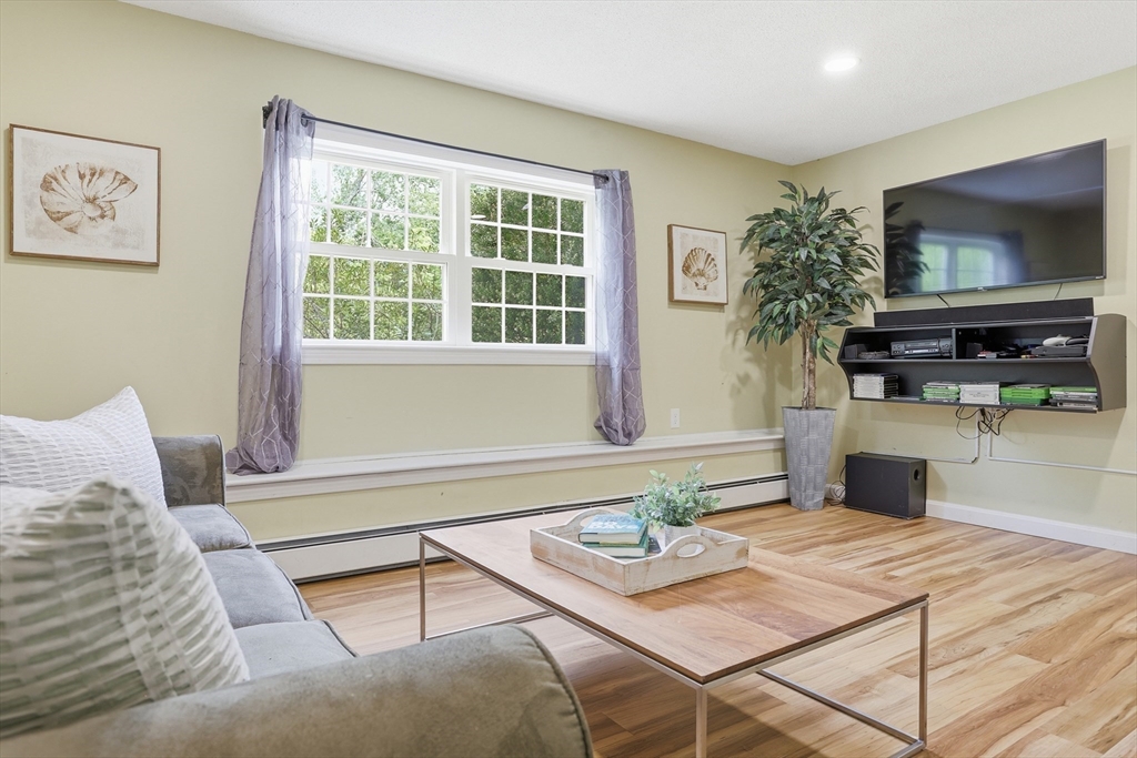 33 Simon Willard Rd