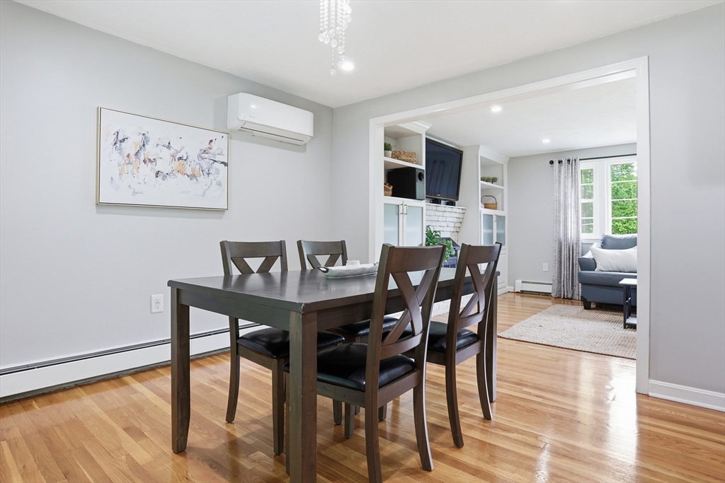 33 Simon Willard Rd