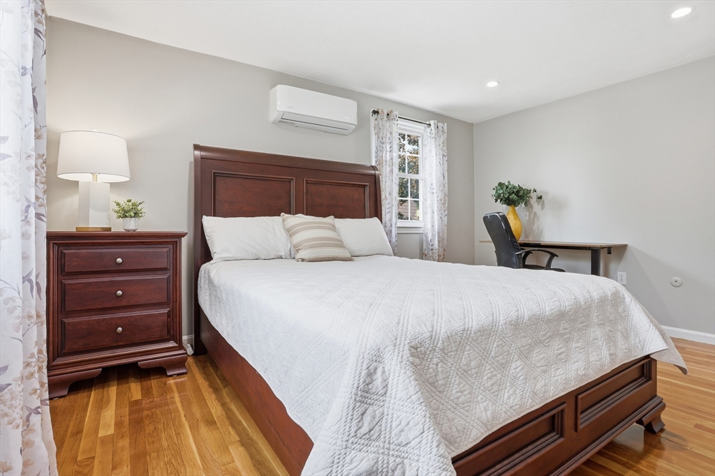 33 Simon Willard Rd