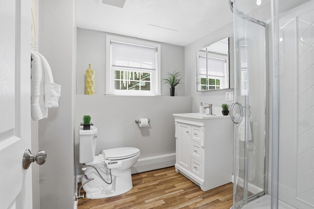 33 Simon Willard Rd