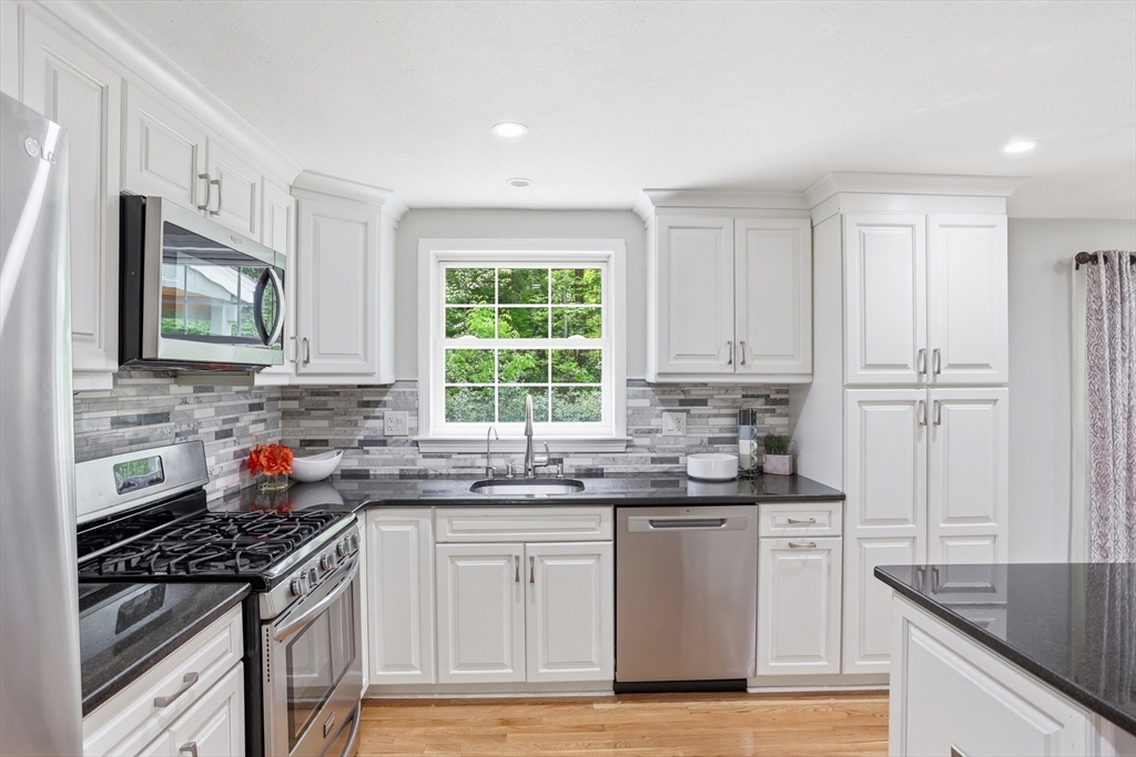 33 Simon Willard Rd