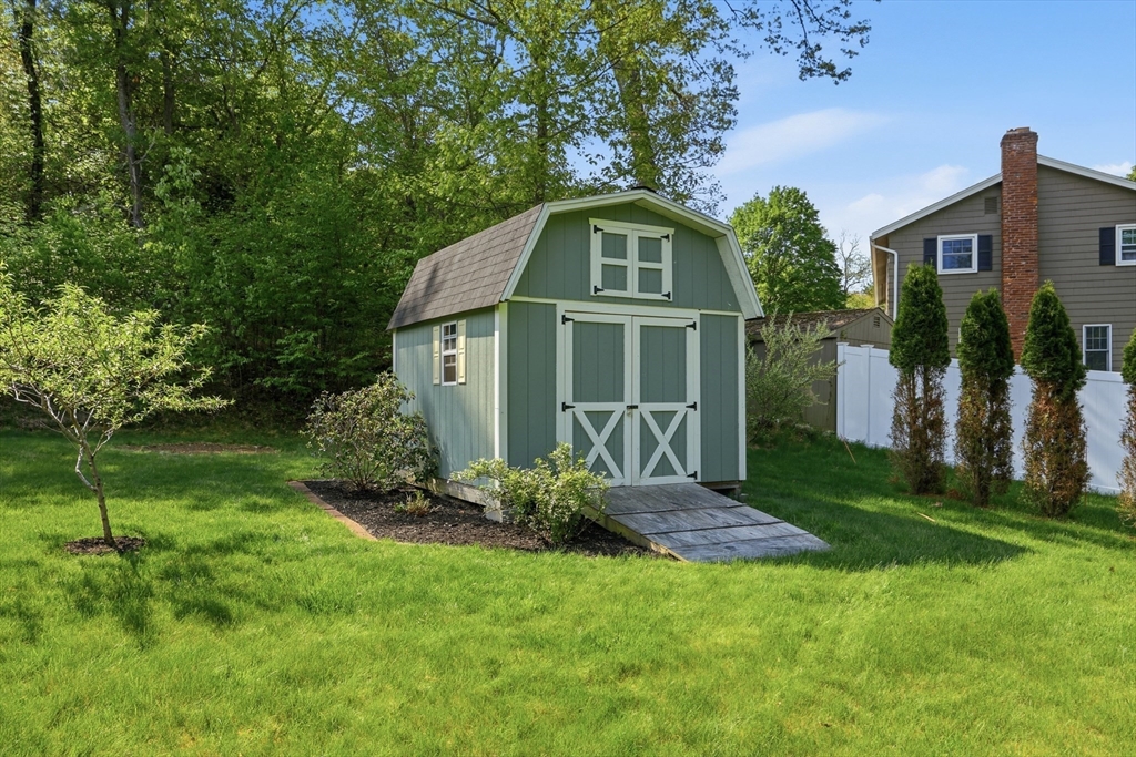 33 Simon Willard Rd