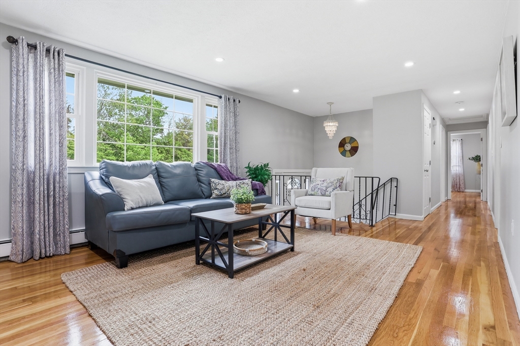 33 Simon Willard Rd