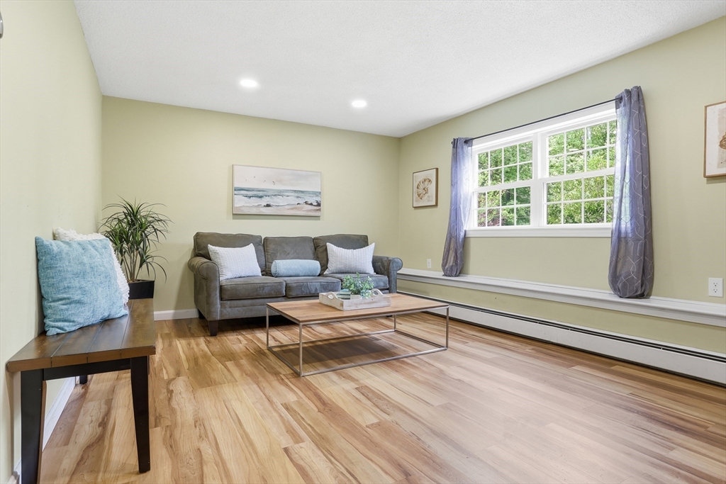 33 Simon Willard Rd