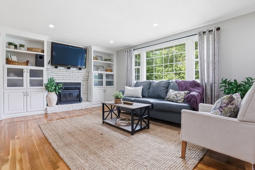 33 Simon Willard Rd