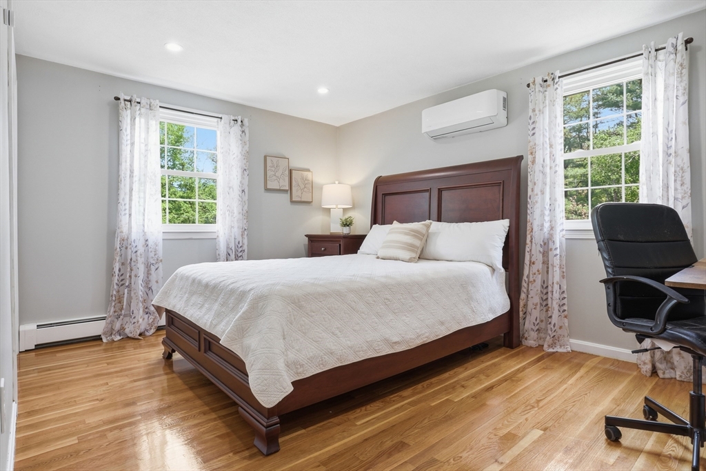 33 Simon Willard Rd