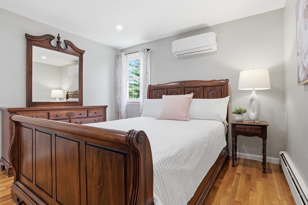 33 Simon Willard Rd