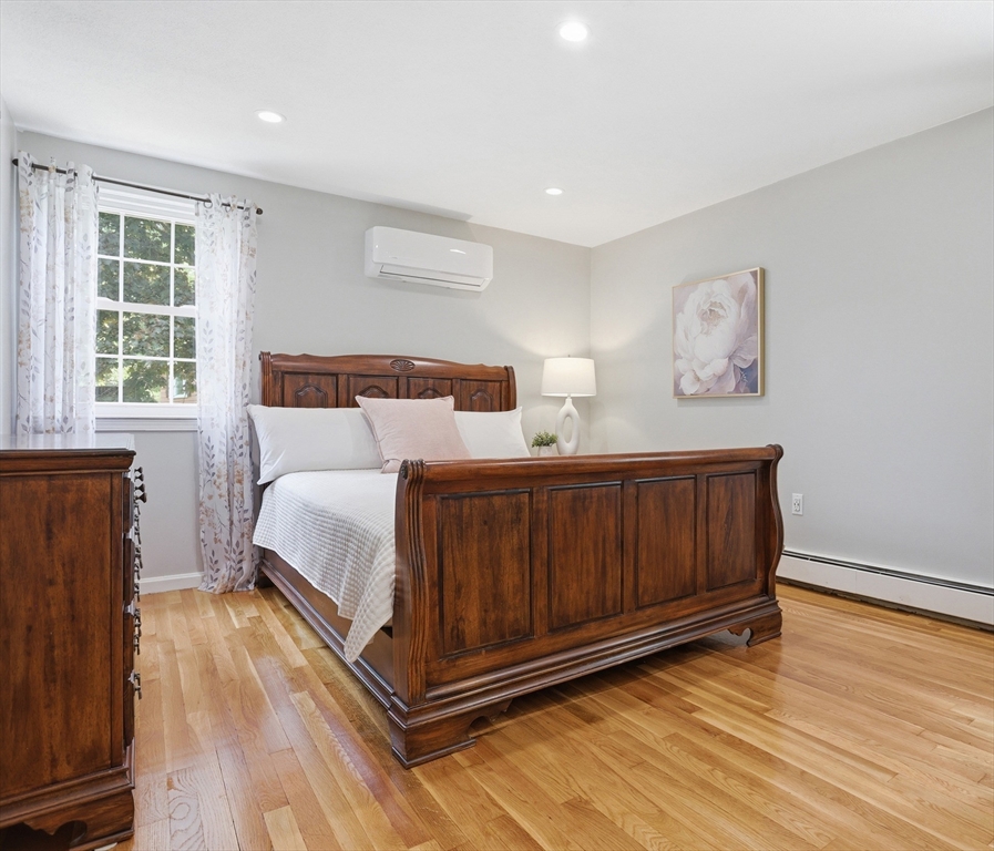 33 Simon Willard Rd