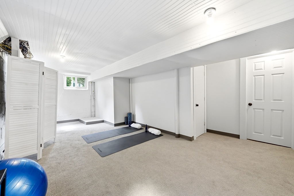 18 Grayson Rd