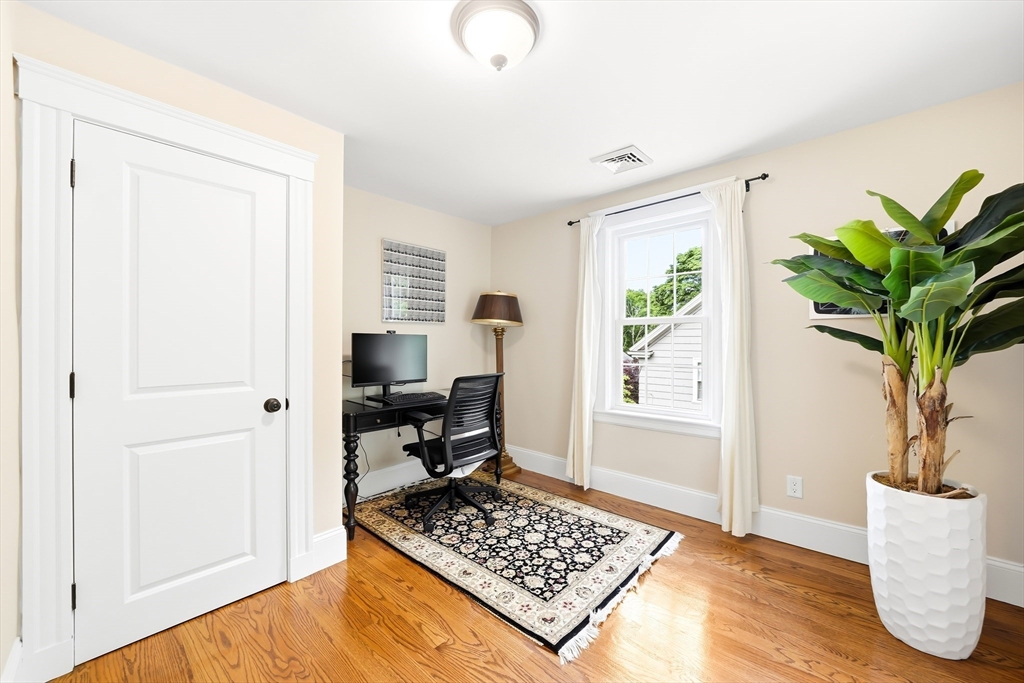 18 Grayson Rd