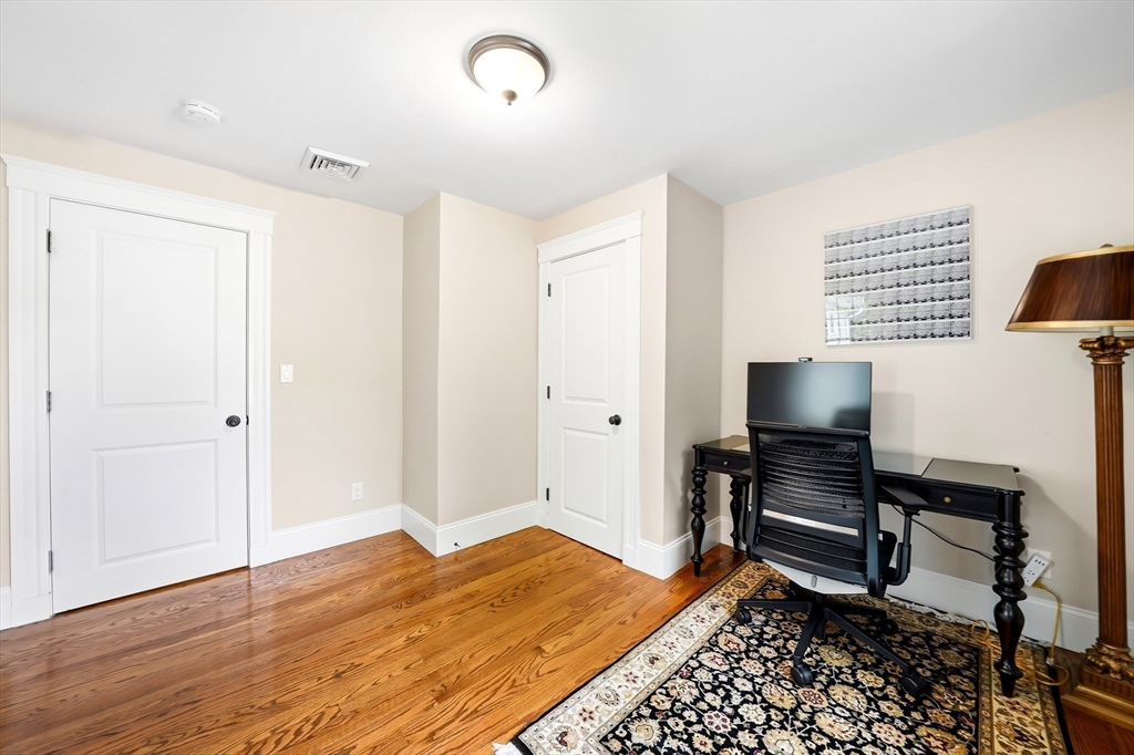 18 Grayson Rd