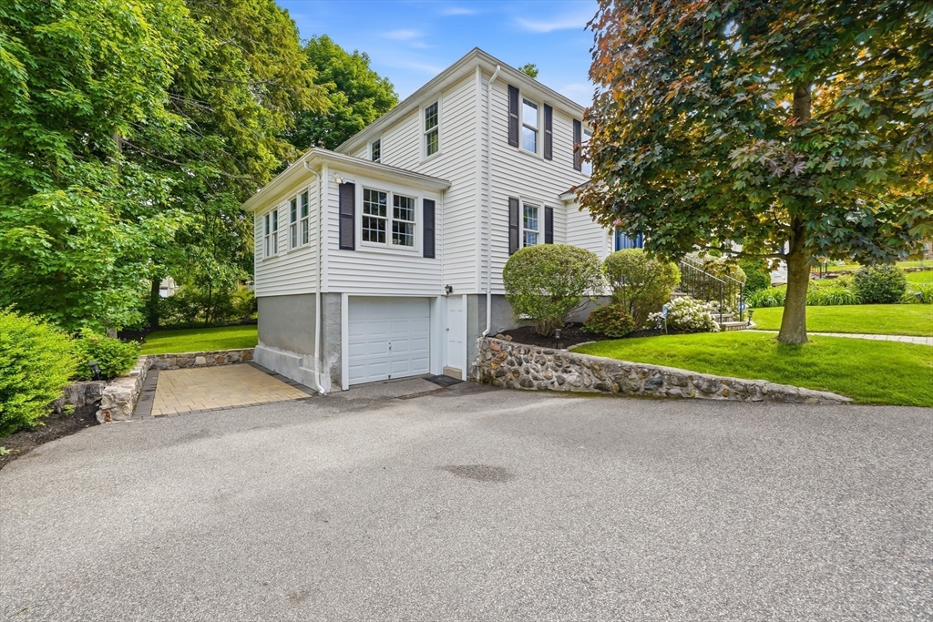 18 Grayson Rd
