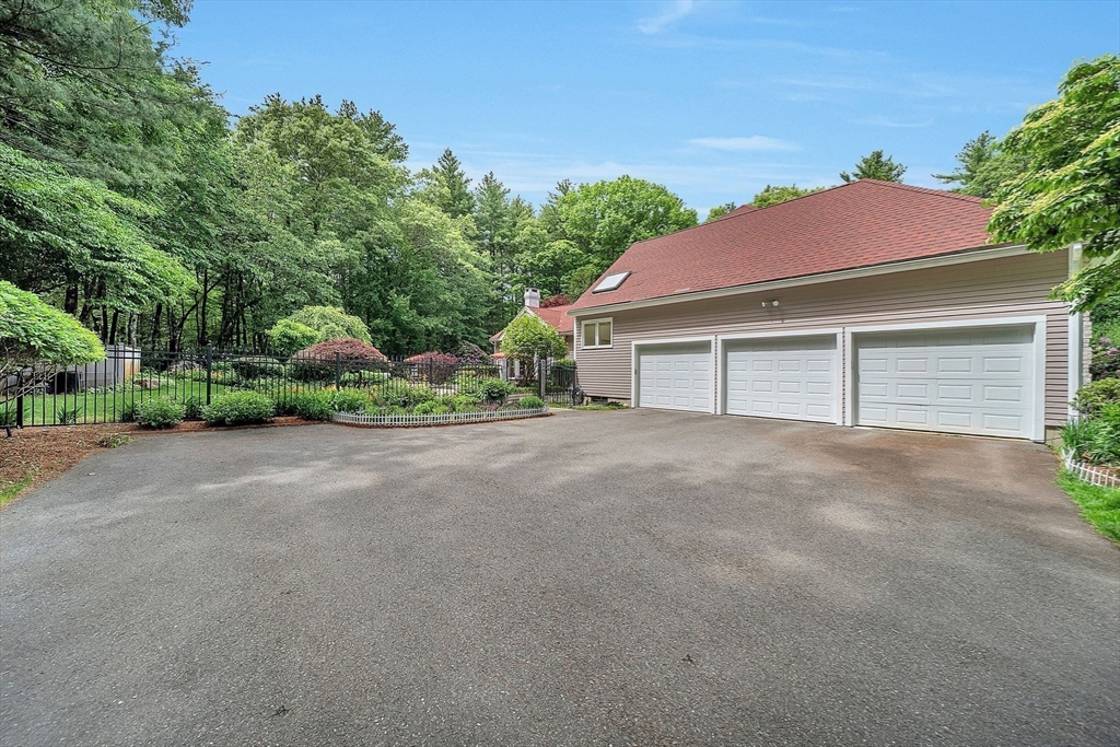 784 Strawberry Hill Rd