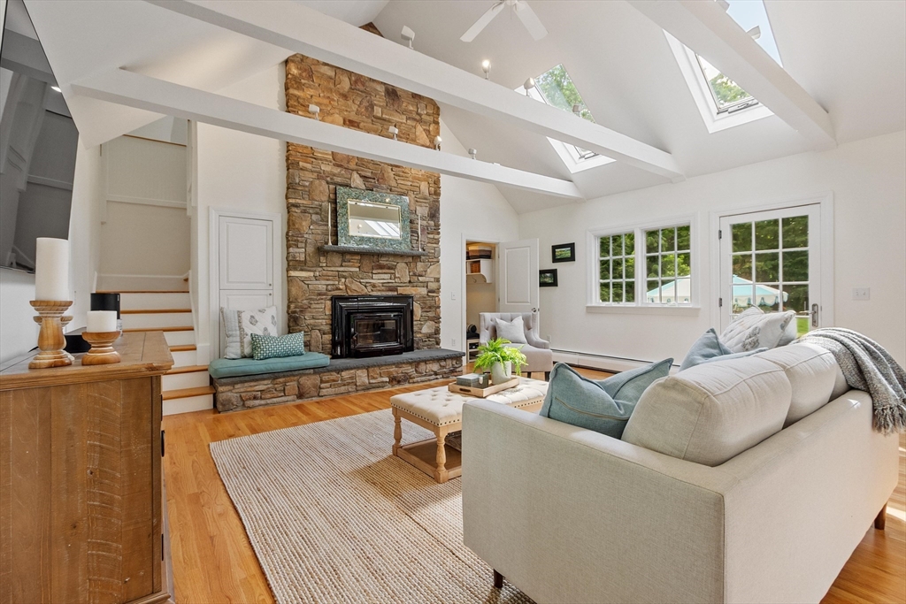 158 Kettle Hole Rd