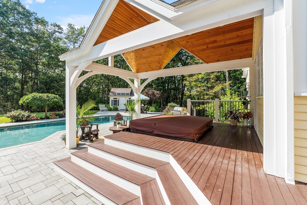 158 Kettle Hole Rd