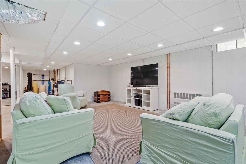 158 Kettle Hole Rd