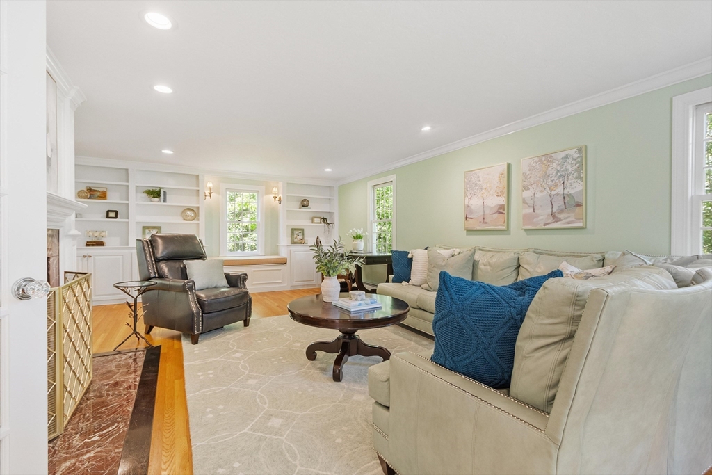 158 Kettle Hole Rd