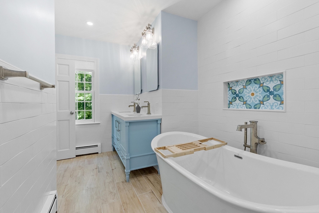 158 Kettle Hole Rd