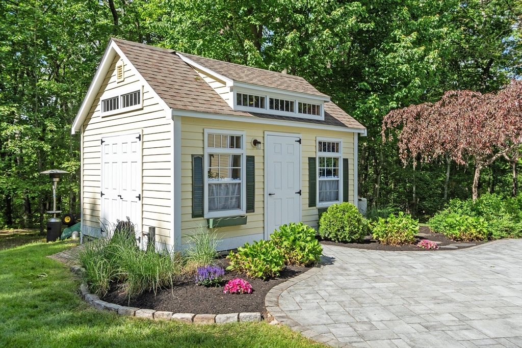 158 Kettle Hole Rd