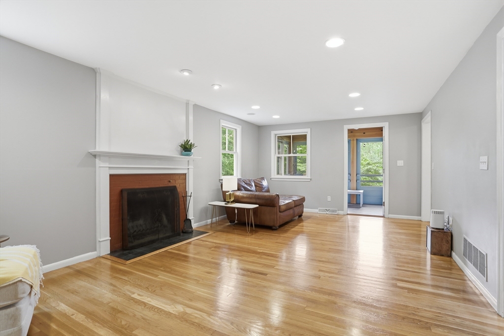 39 Ethan Allen Dr.