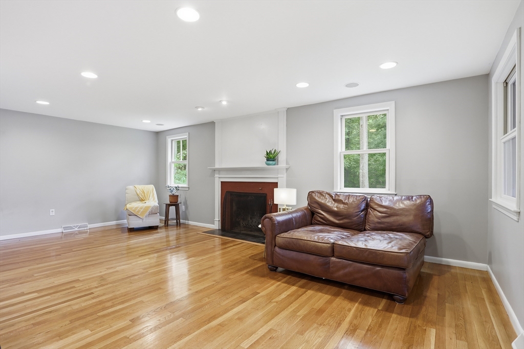 39 Ethan Allen Dr.