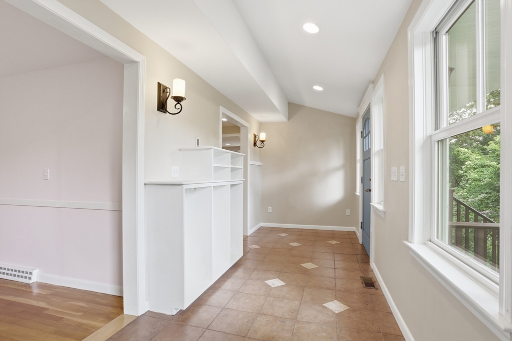 39 Ethan Allen Dr.