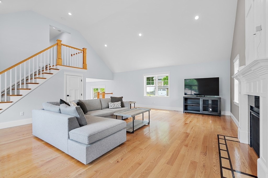 17 Grand St