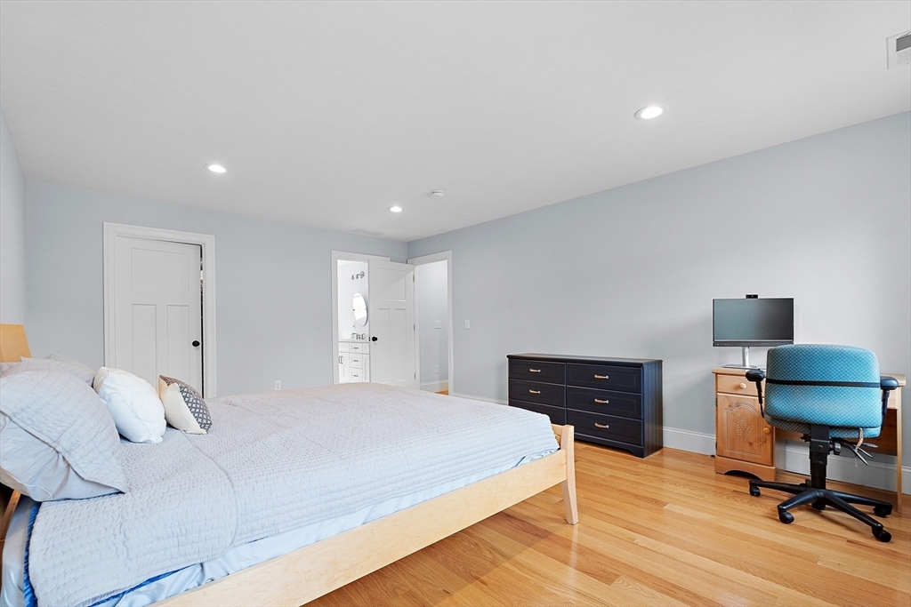17 Grand St