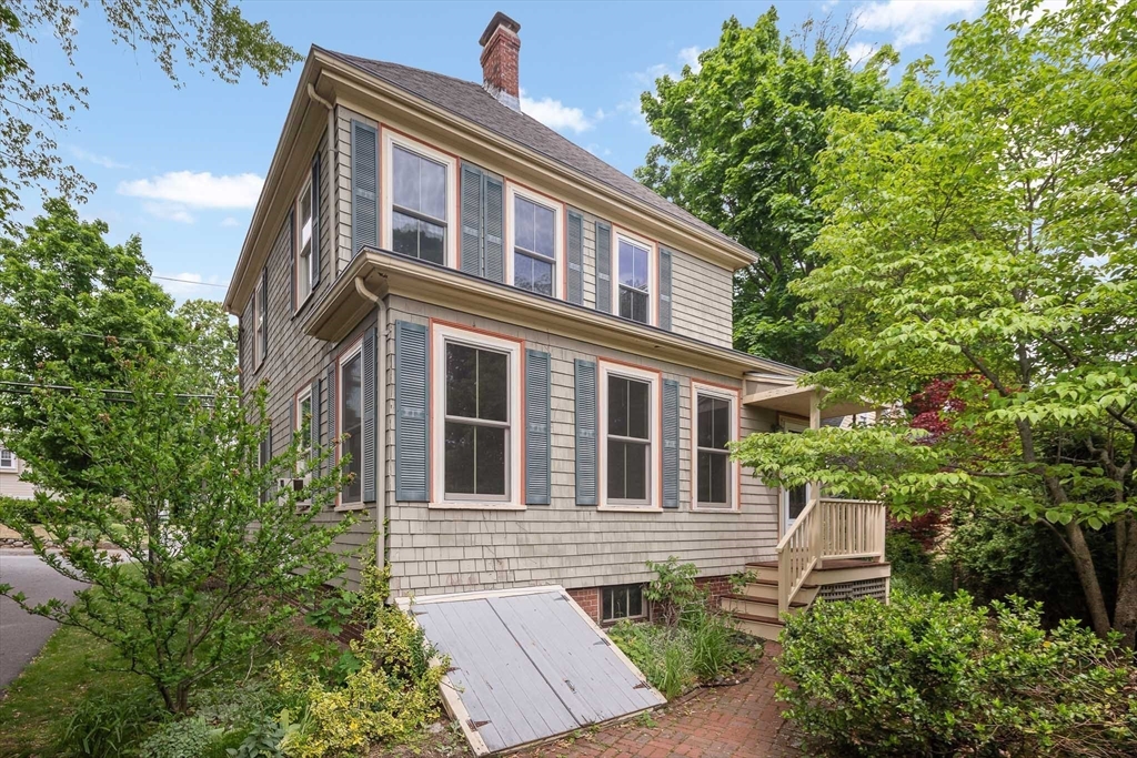 24 Mt Vernon St