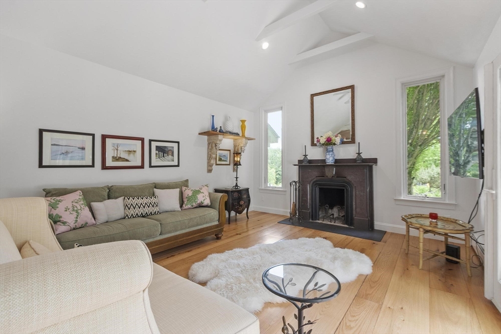 209 Harwood Ave