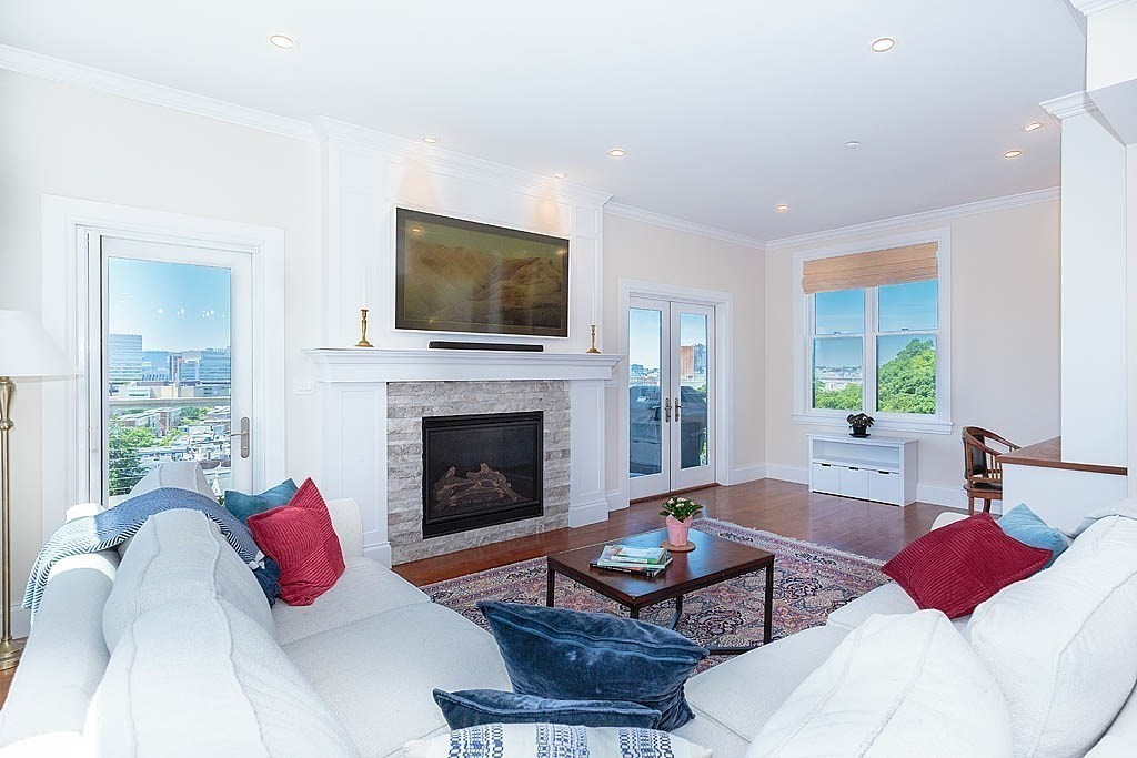 284 Bunker Hill St. # 4