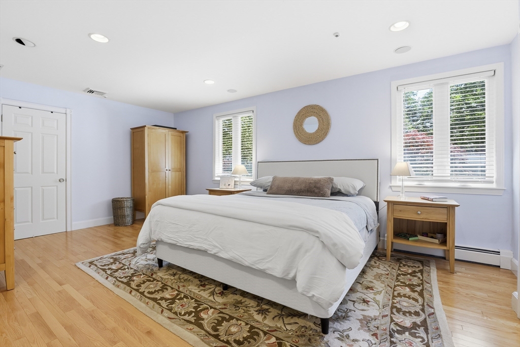25 Revolutionary Rd