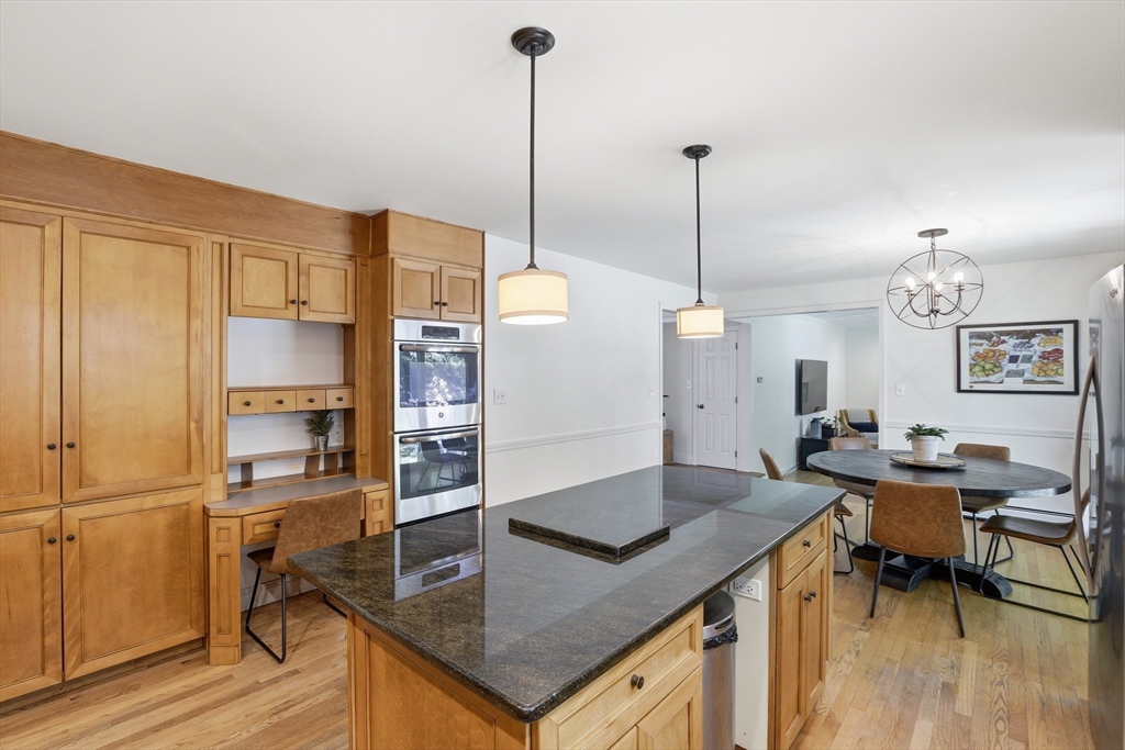 25 Revolutionary Rd