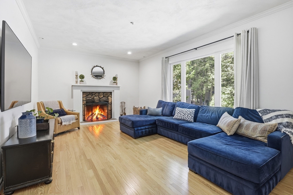 25 Revolutionary Rd