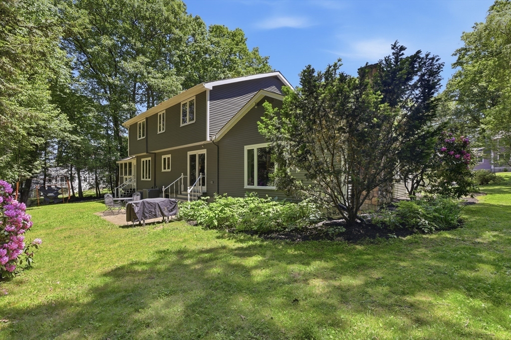 25 Revolutionary Rd