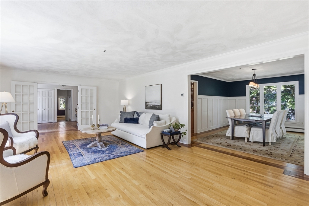 25 Revolutionary Rd