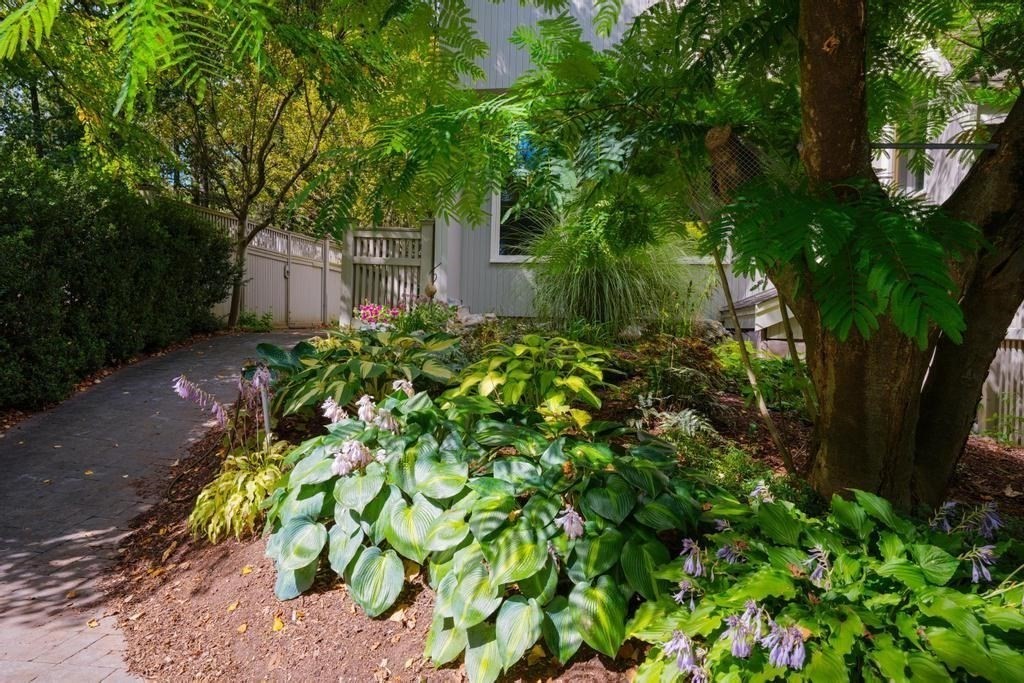 40 Bicentennial Way