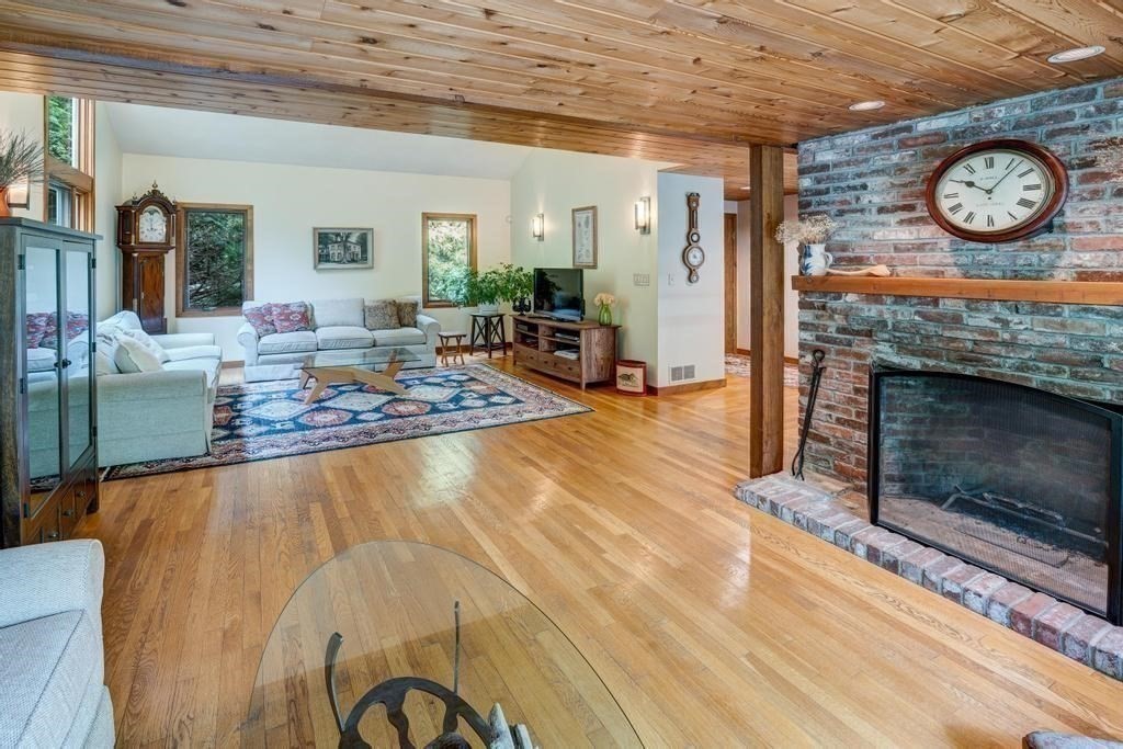 40 Bicentennial Way