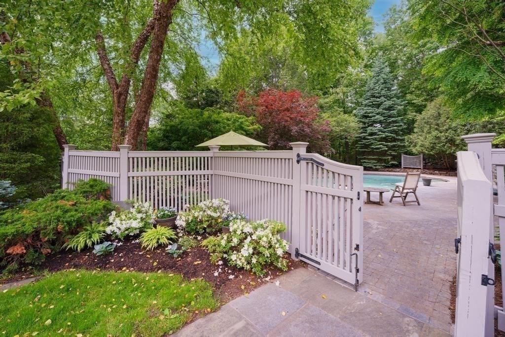 40 Bicentennial Way