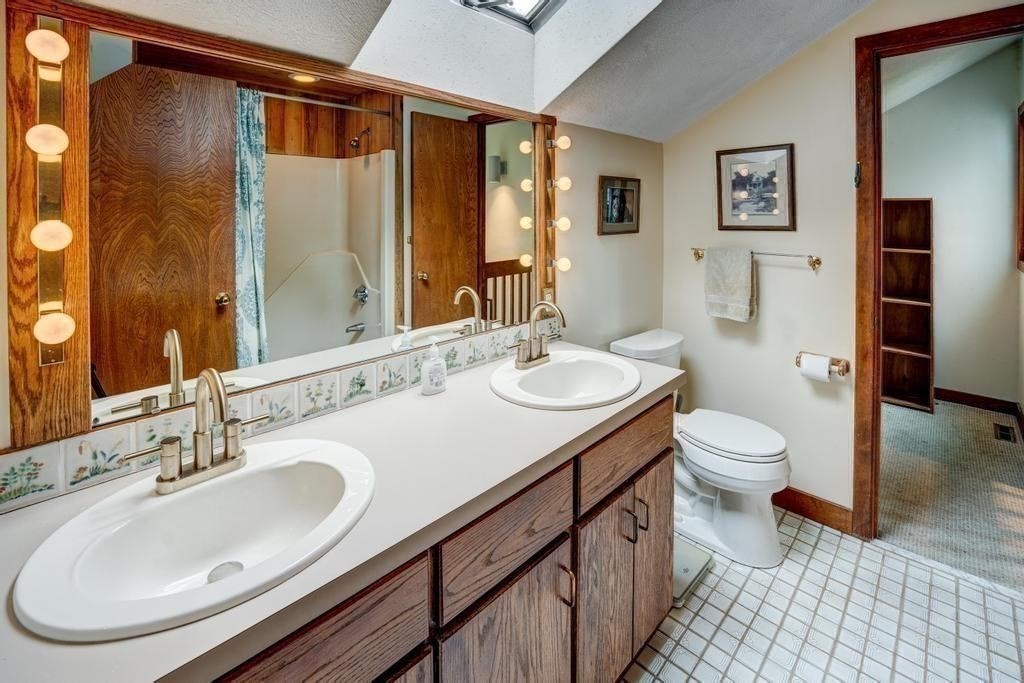 40 Bicentennial Way