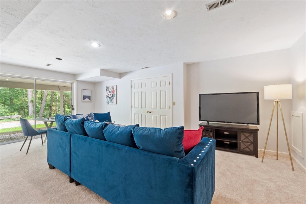77 Parkhurst Dr # 77