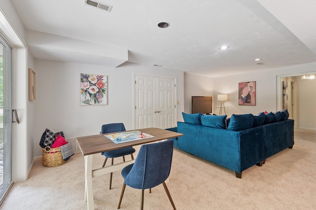 77 Parkhurst Dr # 77