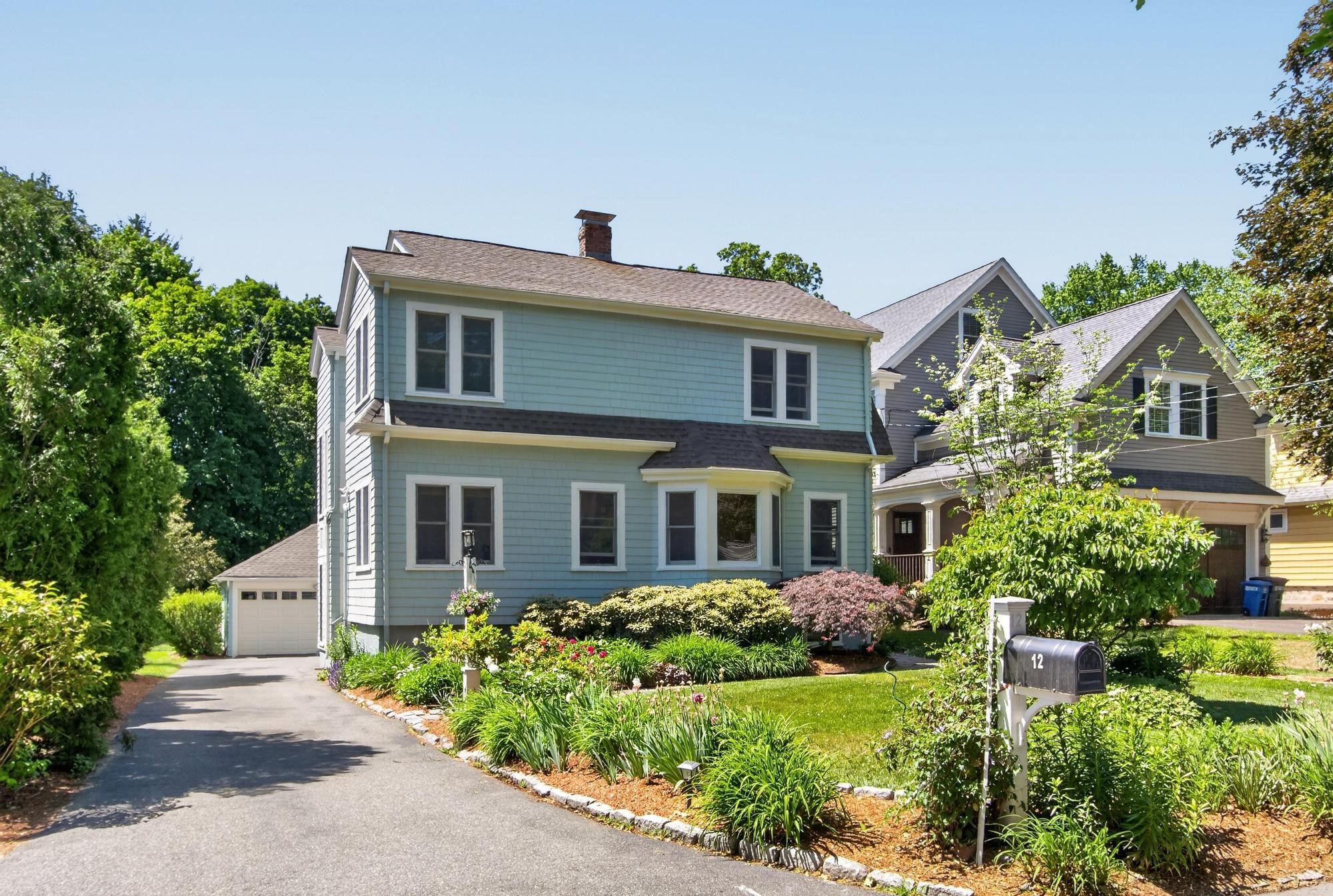12 Middle St