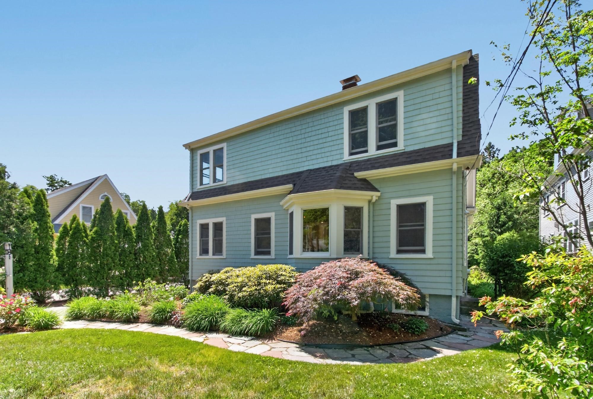 12 Middle St