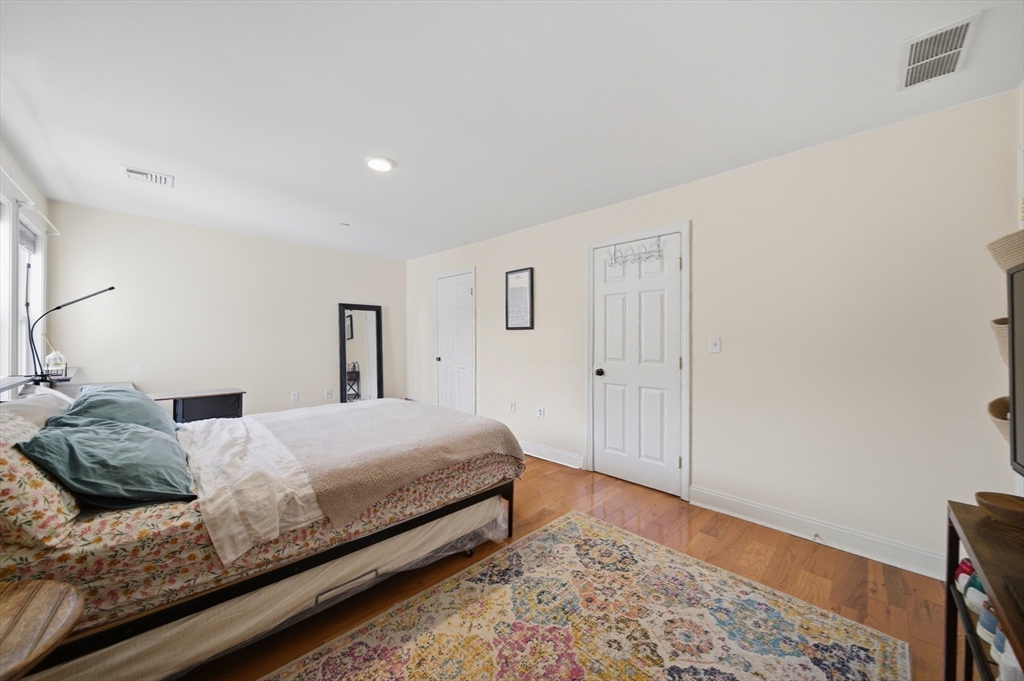 27 Ellington St # 2